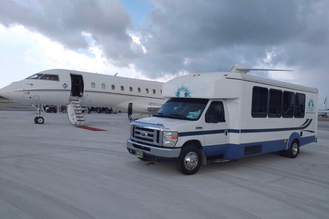 Private One-Way Transfer from Lynden Airport to Bahamas - What the shuttle is like inside