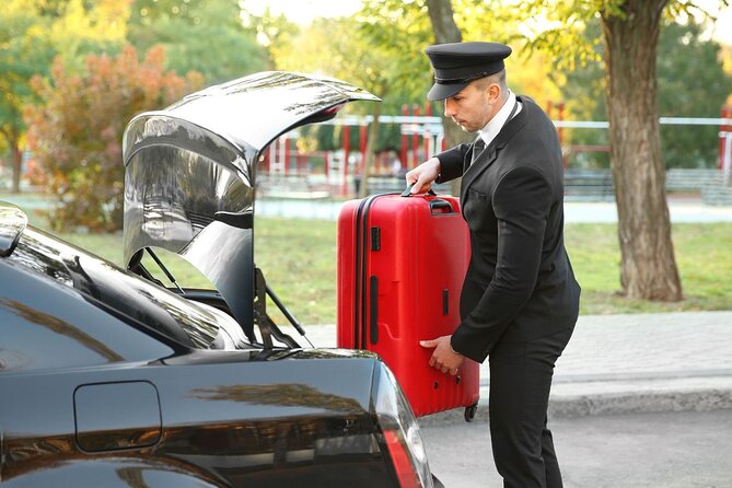 Private One-way Transfer Lynden Pindling Airport To Nassau - What makes a private ride worth the price