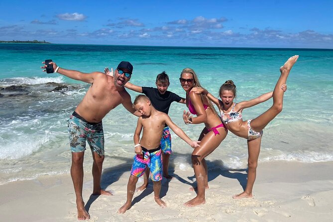 Private Rose Island, Swimming Pigs, Snorkeling and Turtles - The best parts of this four-hour Nassau boat trip