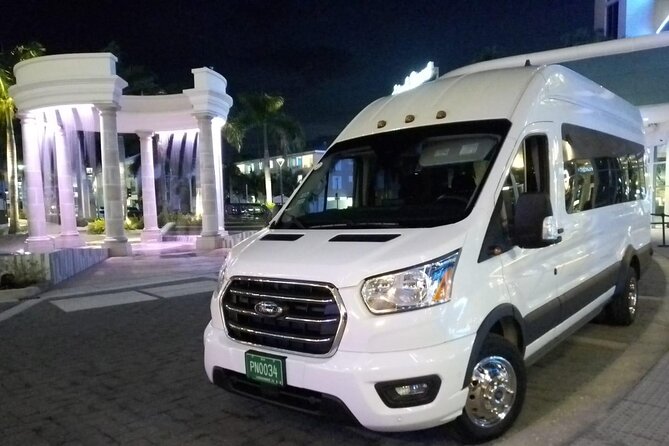 Private Roundtrip Minibus Transfer to Cable Beach - The private minibus ride to Cable Beach