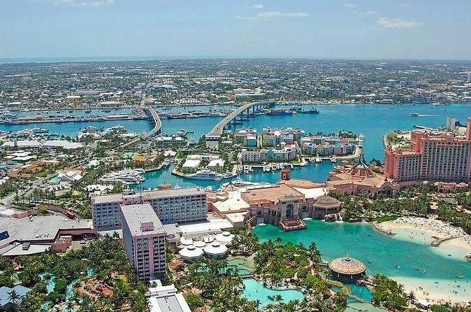 Private Roundtrip Minivan Airport Transfer to Paradise Island - Who gets the most from this private transfer?