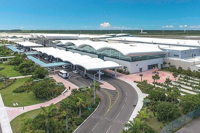 Private Roundtrip Sedan Airport Transfer - What the driver adds to the experience