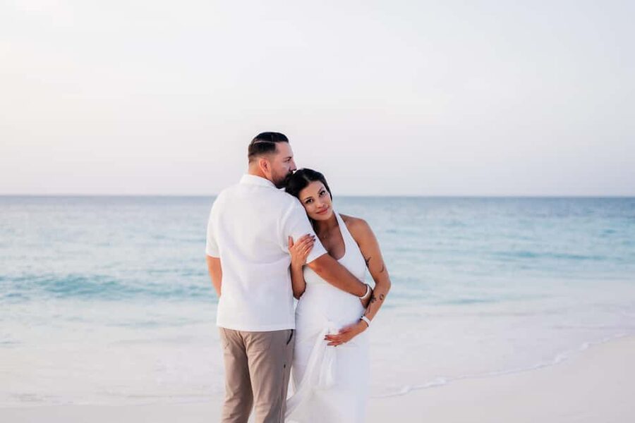 Private Vacation Photoshoot with Photographer in Nassau - Moving through Nassau’s photogenic places
