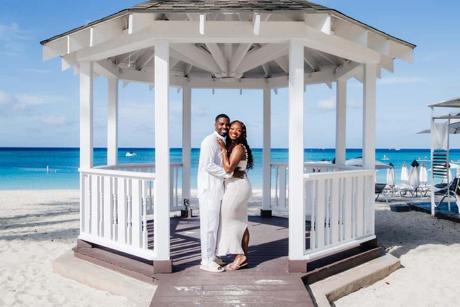 Private Vacation Photoshoot with Photographer in Nassau - Who will get the most from this experience