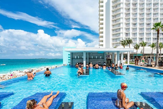 Round trip Airport (LPIA) to Atlantis, Comfort Suites, Warrick, Harbourside, RIU - Key Points About This Nassau Airport Transfer