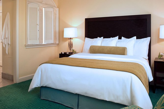 Round trip Airport (LPIA) to Baha Mar, Melia, West Bay St, Cable Beach, Breezes - A private car makes the arrival easier