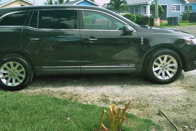 Round trip Airport Private Transfer (Nassau Limousine) - The ride to your hotel or villa