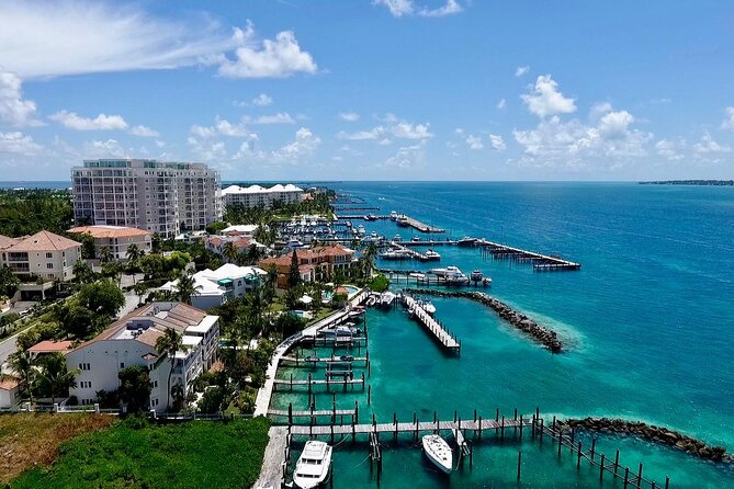 Round Trip Private Airport To Hotel Transfer in Nassau - Why the private vehicle matters