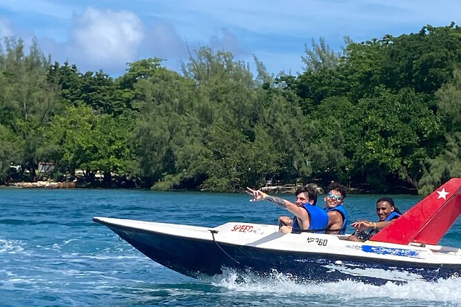 Self Drive Speedboat and Swim with the Pigs - Learning the controls before open water