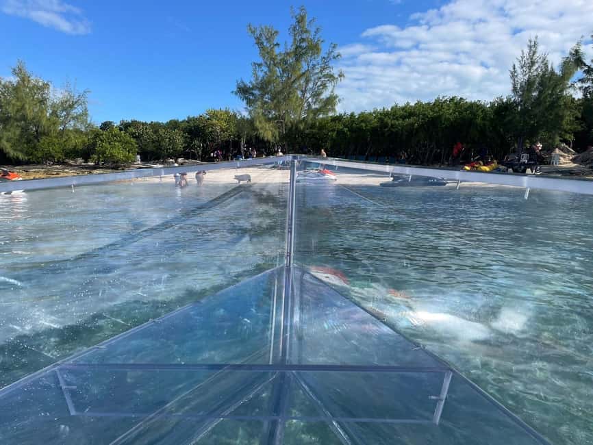 The Clear Boat Experience Bahamas drinks and snacks included - Key points to know before you go