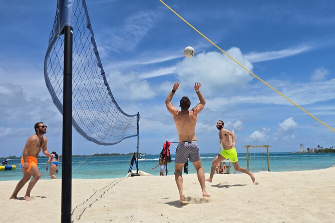 The Ultimate Bahamian Beach Day: Pigs, Jet Ski, Snorkeling & More - The Nassau departure and the ride past Paradise Island